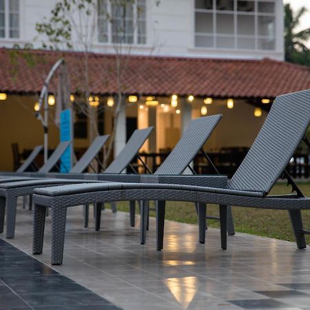 גמפהה The Covanro Airport Hotel - Katunayake מראה חיצוני תמונה