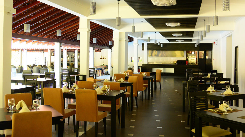 גמפהה The Covanro Airport Hotel - Katunayake מראה חיצוני תמונה