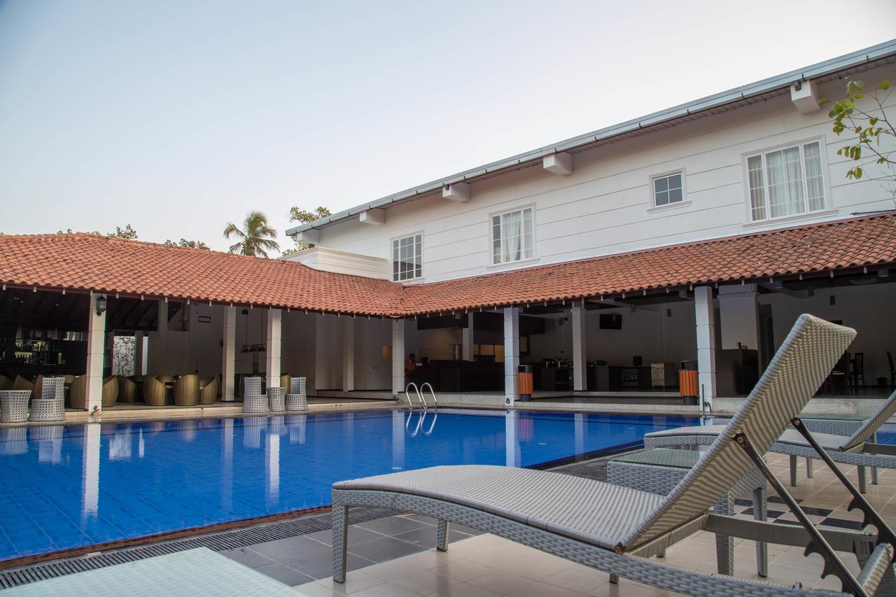 גמפהה The Covanro Airport Hotel - Katunayake מראה חיצוני תמונה
