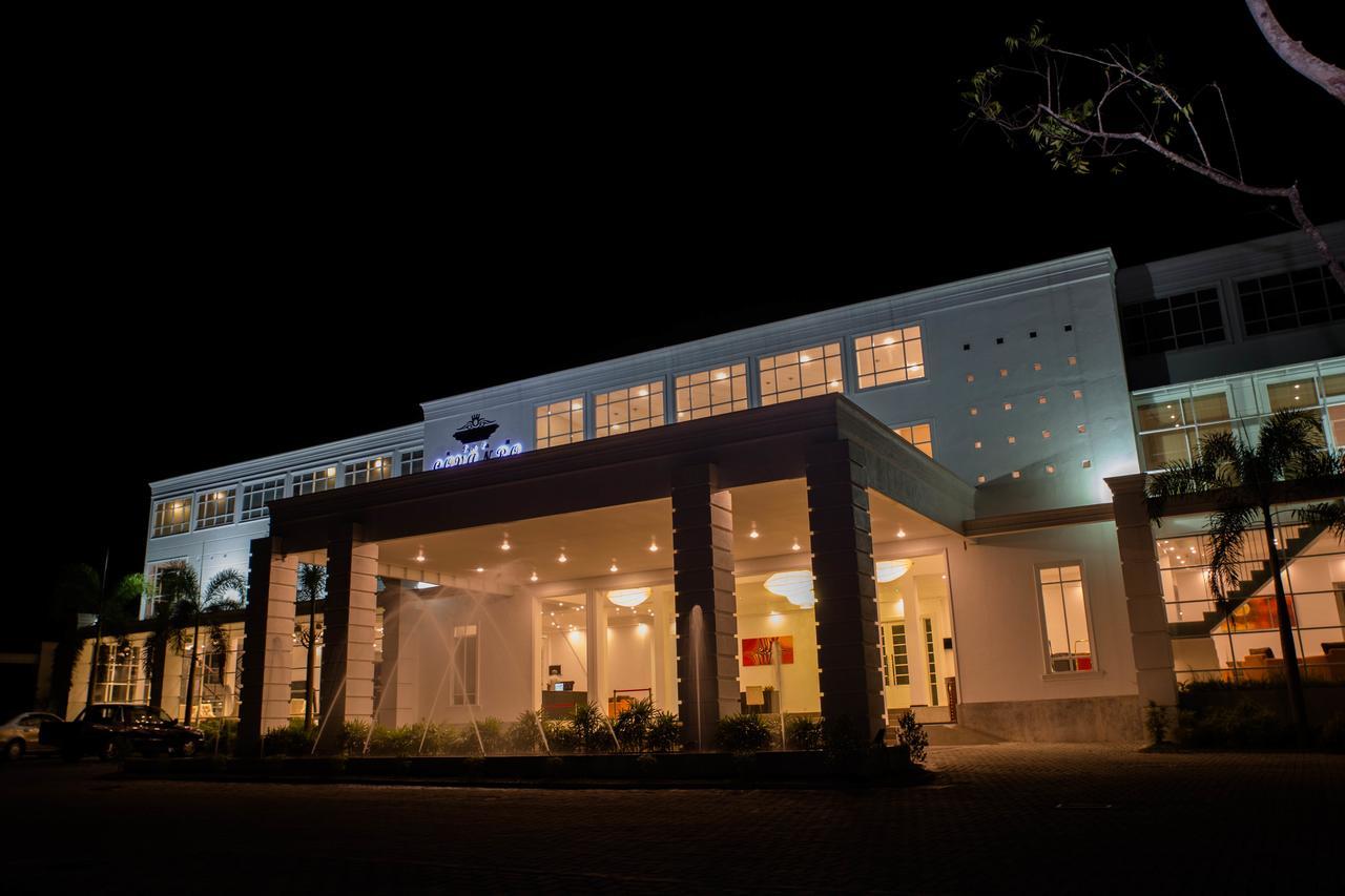 גמפהה The Covanro Airport Hotel - Katunayake מראה חיצוני תמונה