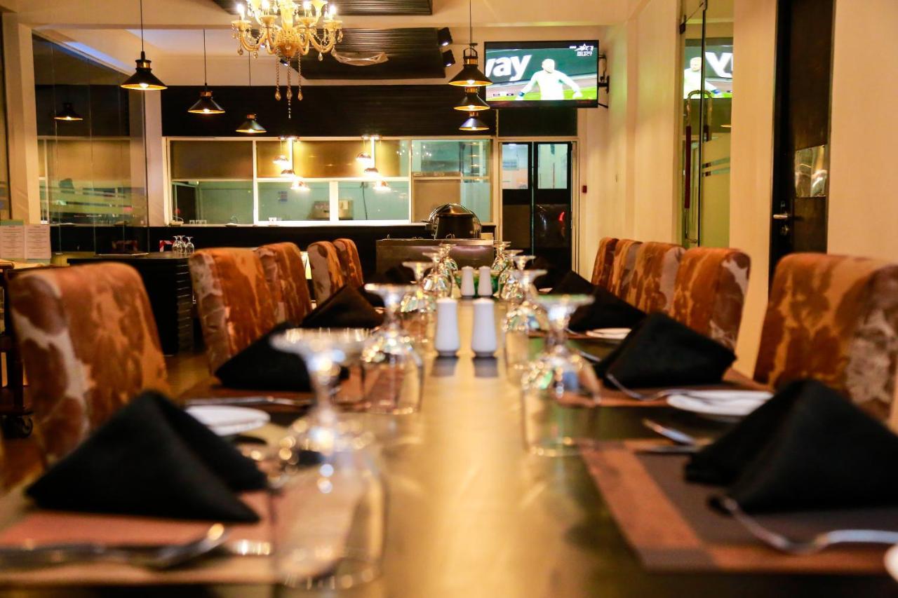 גמפהה The Covanro Airport Hotel - Katunayake מראה חיצוני תמונה